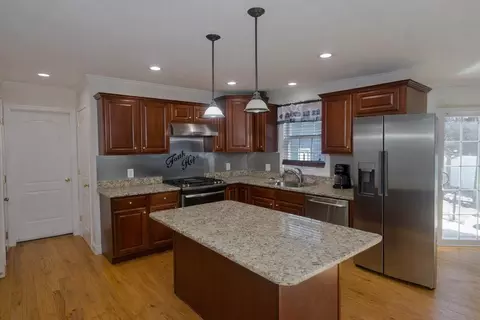 Kitchen - 31 Acrebrook Rd, Springfield, MA 01129 photo 1 of 3