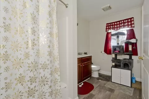 Bath - 31 Acrebrook Rd, Springfield, MA 01129 photo 2 of 5