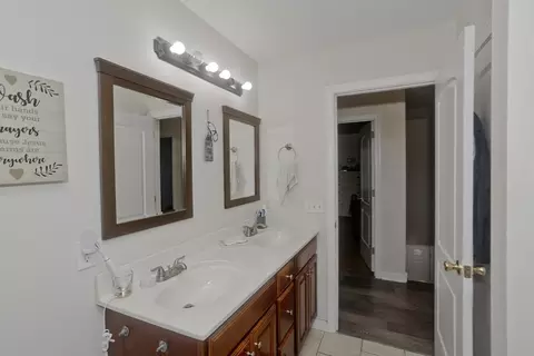 Bath - 31 Acrebrook Rd, Springfield, MA 01129 photo 3 of 5