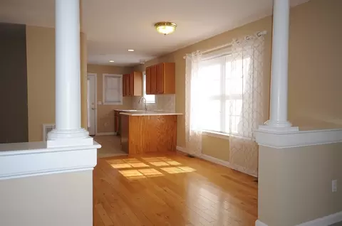 Living - 29 Carleton Pl #29, Wareham, MA 02558 photo 5 of 5