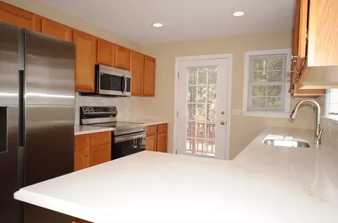 Kitchen - 29 Carleton Pl #29, Wareham, MA 02558 photo 2 of 5