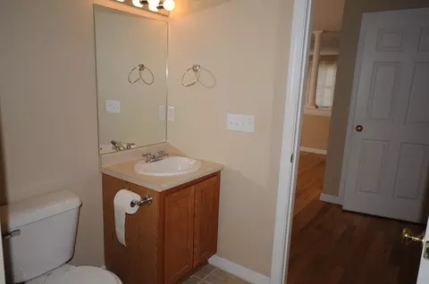 Bath - 29 Carleton Pl #29, Wareham, MA 02558 photo 2 of 3
