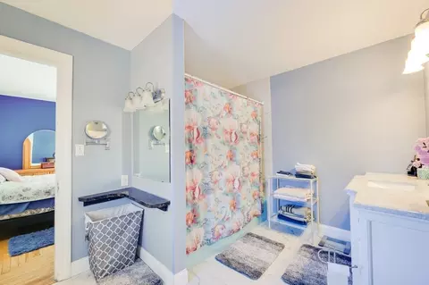 Bath - 23 Germain St, Worcester, MA 01602 photo 2 of 4
