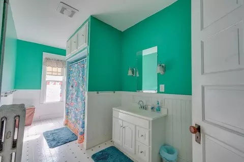 Bath - 23 Germain St, Worcester, MA 01602 photo 3 of 4
