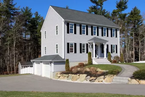 27 Pocksha Dr, Middleboro, MA 02346