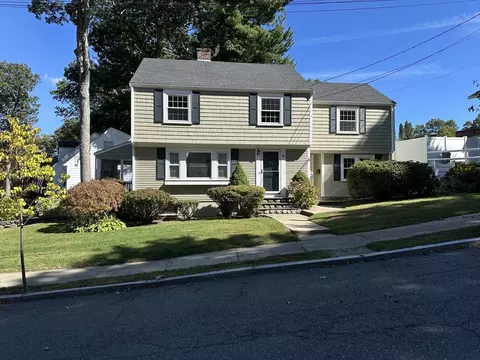 36 Pine Hill Cir, Wakefield, MA 01880
