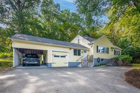 215 Blue Hill Dr, Westwood, MA 02090