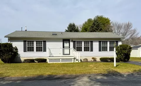 6 Edgewood Dr, Bridgewater, MA 02324