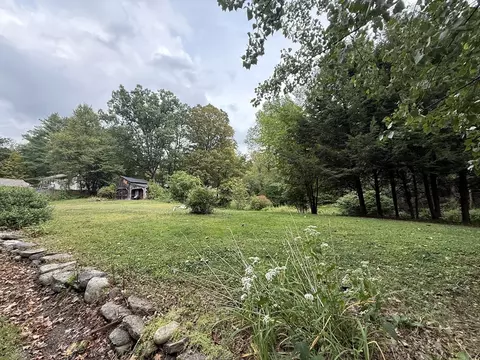 25 Basket St, Huntington, MA 01050