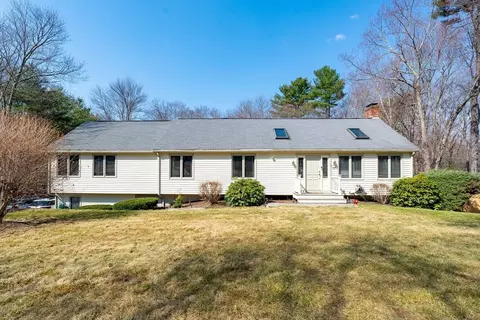 17 Park St, Mendon, MA 01756