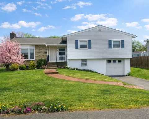 8 Walnut Knl, Canton, MA 02021