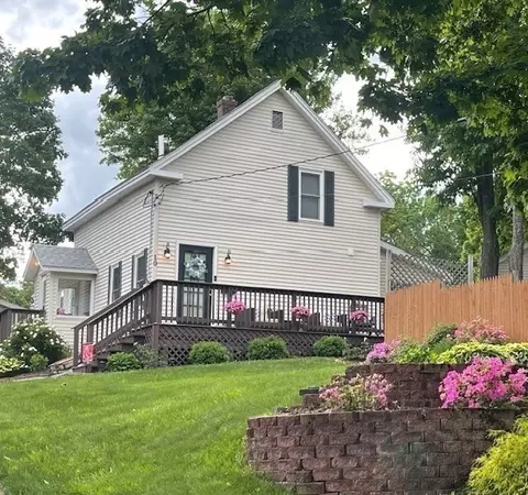 10 Cedar St, Hudson, MA 01749