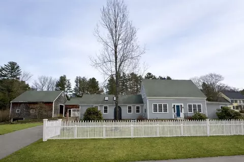 274 South St, Medfield, MA 02052