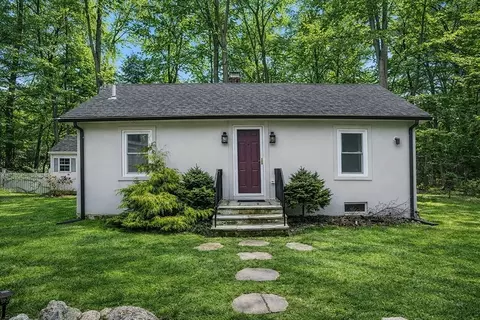 Exterior - 3 Riverside Dr, Dover, MA 02030 photo 2 of 3