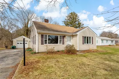404 Sandwich Rd, Falmouth, MA 02536
