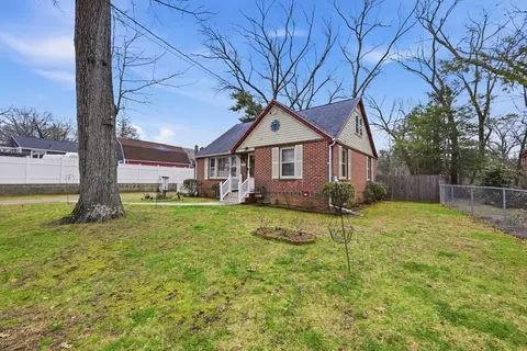 19 Carnavon Cir, Springfield, MA 01109 photo 5
