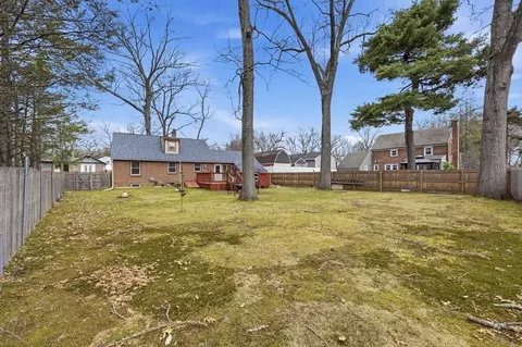 19 Carnavon Cir, Springfield, MA 01109 photo 31