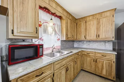 19 Carnavon Cir, Springfield, MA 01109 photo 11