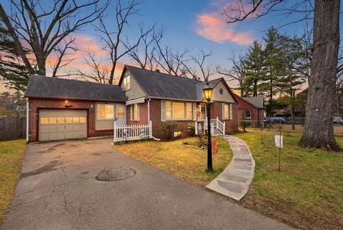 19 Carnavon Cir, Springfield, MA 01109 photo 33
