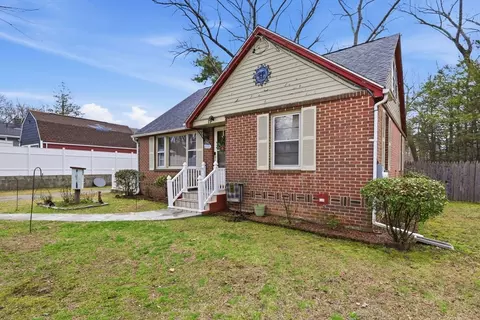 19 Carnavon Cir, Springfield, MA 01109 photo 2