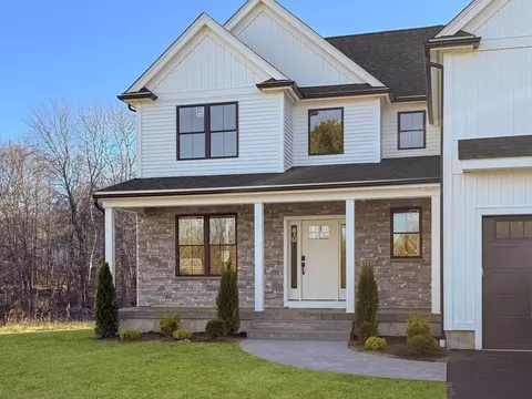 29 Thornton St, Mendon, MA 01756