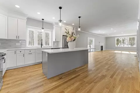 29 Thornton St, Mendon, MA 01756 photo 8
