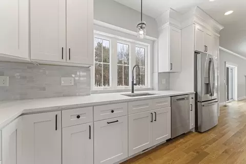 29 Thornton St, Mendon, MA 01756 photo 10