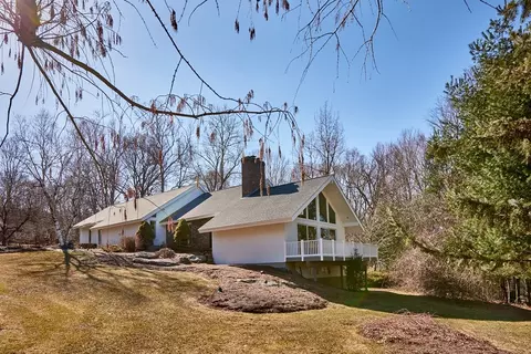 7 Highridge Rd, Wilbraham, MA 01095