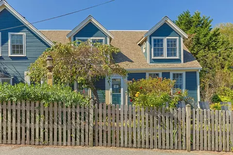 28 Commercial St #2, Provincetown, MA 02657
