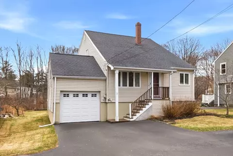 2 Farley Ave, Ipswich, MA 01938