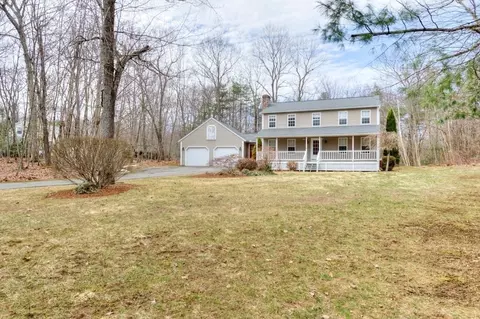 33 Dogwood Rd N, Hubbardston, MA 01452