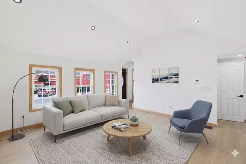Living - 3 Robert St, Attleboro, MA 02703 photo 1 of 2