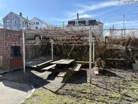Exterior - 154 Barnaby St, Fall River, MA 02720 photo 7 of 9