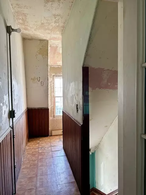 Entry Way - 154 Barnaby St, Fall River, MA 02720 photo 4 of 4