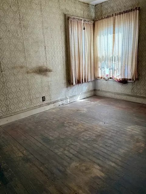 Bedroom - 154 Barnaby St, Fall River, MA 02720 photo 4 of 5