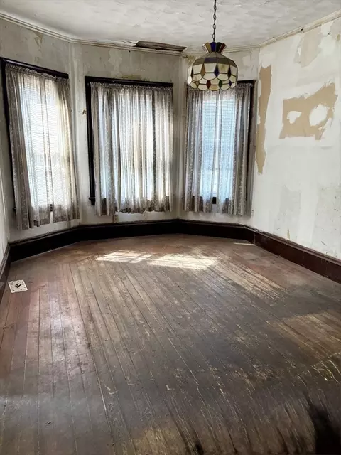 Living - 154 Barnaby St, Fall River, MA 02720 photo 1 of 3