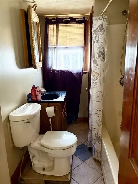 Bath - 154 Barnaby St, Fall River, MA 02720 photo 3 of 3