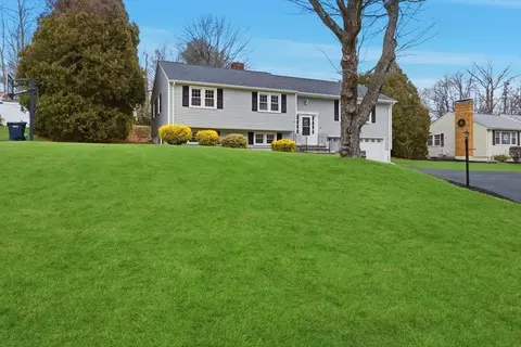 38 Juniper Ln, Holden, MA 01520