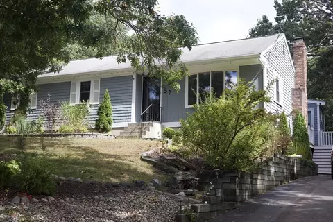 52 W Pond Rd, Plymouth, MA 02360
