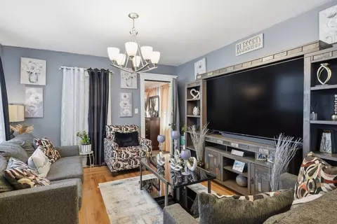 24 Jasper St, Springfield, MA 01109 photo 4