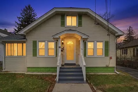 24 Jasper St, Springfield, MA 01109
