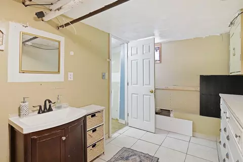 24 Jasper St, Springfield, MA 01109 photo 32