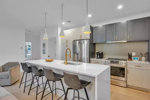 5245 Washington St #5, Boston, MA 02132