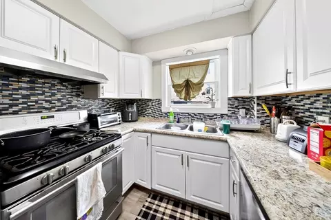 113 Dover St, Fall River, MA 02721 photo 12