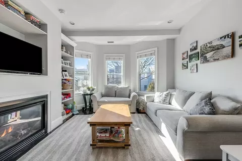 720 E 8th St #2, Boston, MA 02127