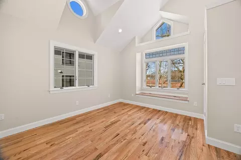 39 Spring St, Boston, MA 02132 photo 12