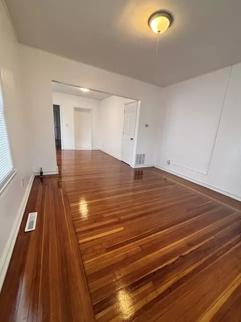 61-63 Eloise St, Springfield, MA 01105 photo 6