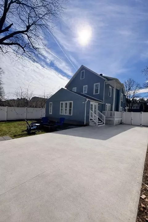 61-63 Eloise St, Springfield, MA 01105 photo 3