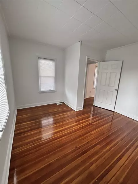 61-63 Eloise St, Springfield, MA 01105 photo 9