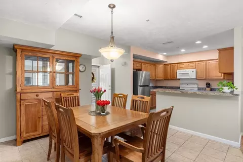 Dining - 237 Salem St #2, Reading, MA 01867 photo 2 of 3
